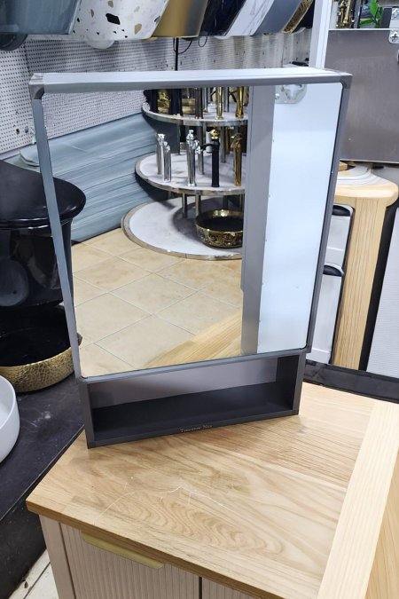 خزانة حمام معدنية مع مرآة أمامية